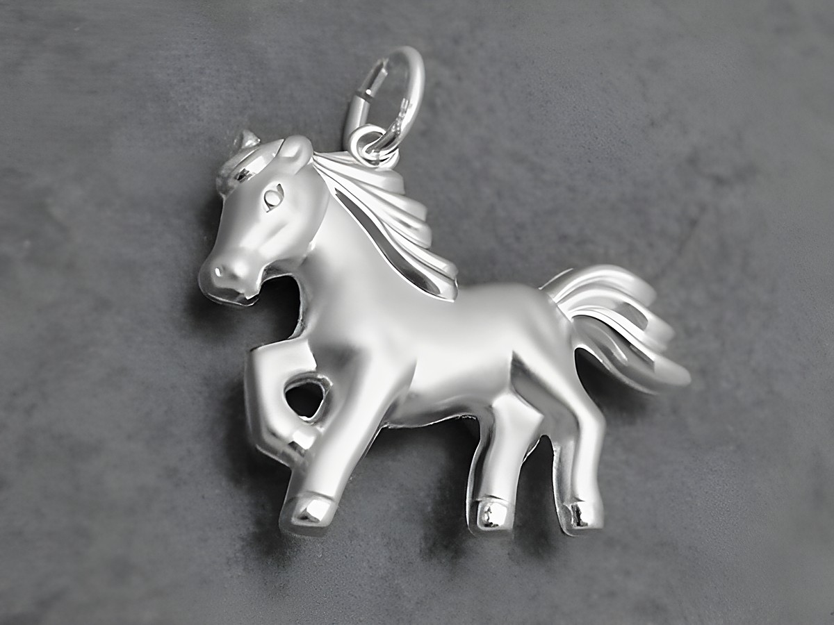 Silber Anhänger in Form eines Pferdes, tierisch und teilmattiert, vom Hersteller Juwelier Harnisch, ideal für Tierliebhaber und als modisches Accessoire.
