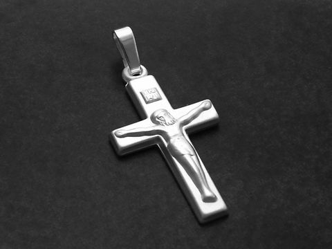 Kreuz Anhänger aus Sterling Silber mit Jesusfigur, Hersteller Juwelier Harnisch, kunstvoll verarbeitet, ideal als Schmuckstück oder Geschenk, symbolträchtig und elegant.