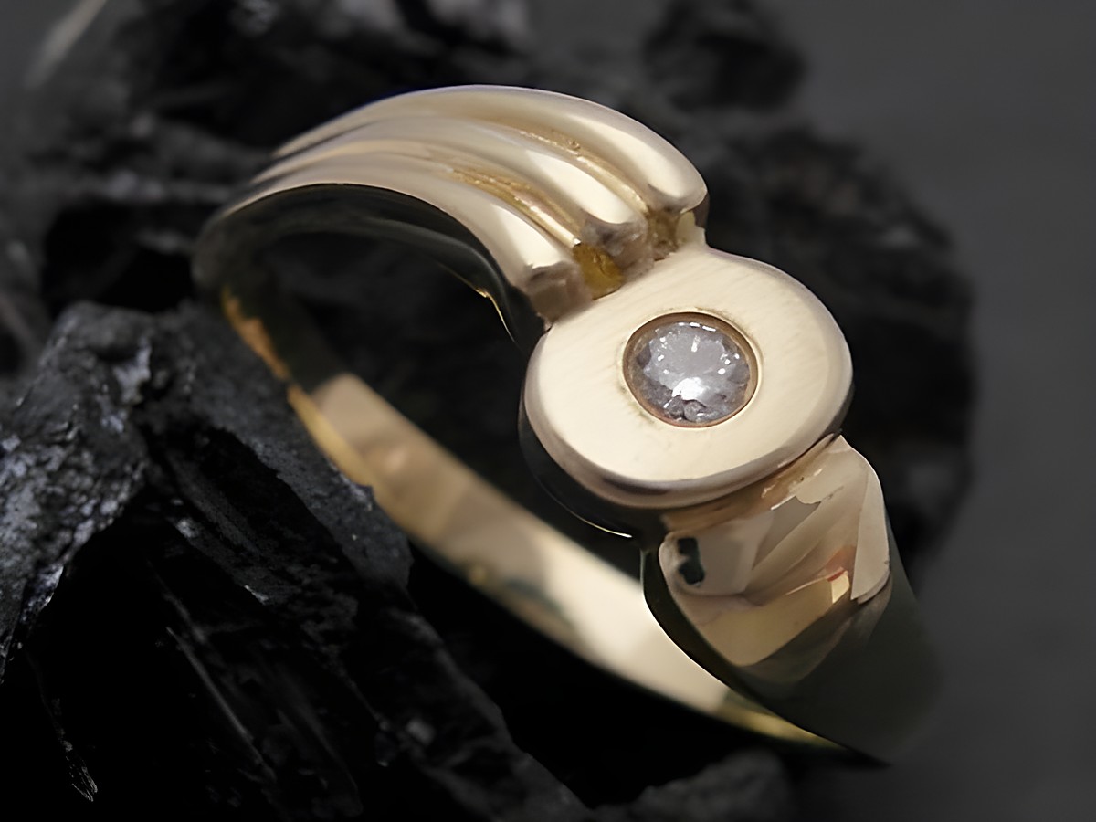Gold Ring unwiderstehlich Gold 585 Brillant Goldring Gr. 54, Hersteller Juwelier Harnisch, bis Gr. 54/17,5, zeigt einen eleganten Ring mit funkelndem Stein und geschwungenem Design.