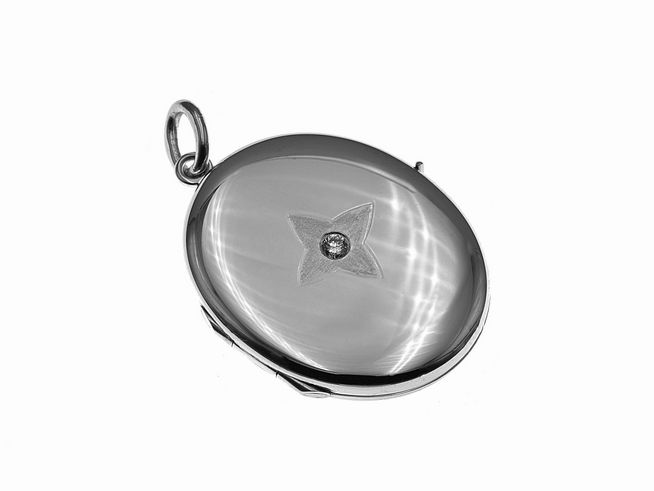 47204-0 Brillant Weißgold Medaillon mit einer Sternblüte und einem eingearbeiteten Zirkonia, Durchmesser 31 mm, von Juwelier Harnisch in Gold 585, hochwertiges Weißgold Medaillon.