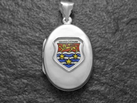 Silbermedaillon mit dem Wappen der Kaimaninseln, Grand Cayman, farbig gestaltet mit Löwen und Wellen, gefertigt vom Juwelier Harnisch, ideal für Sammler und als Reiseandenken.