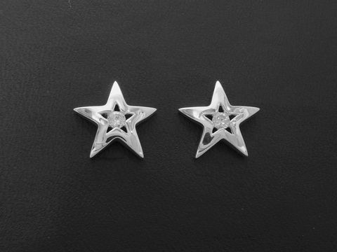 Silber Ohrringe in Sternform mit Zirkonia in weiß, hergestellt von Juwelier Harnisch, perfekt für jeden Anlass und elegant im Design.