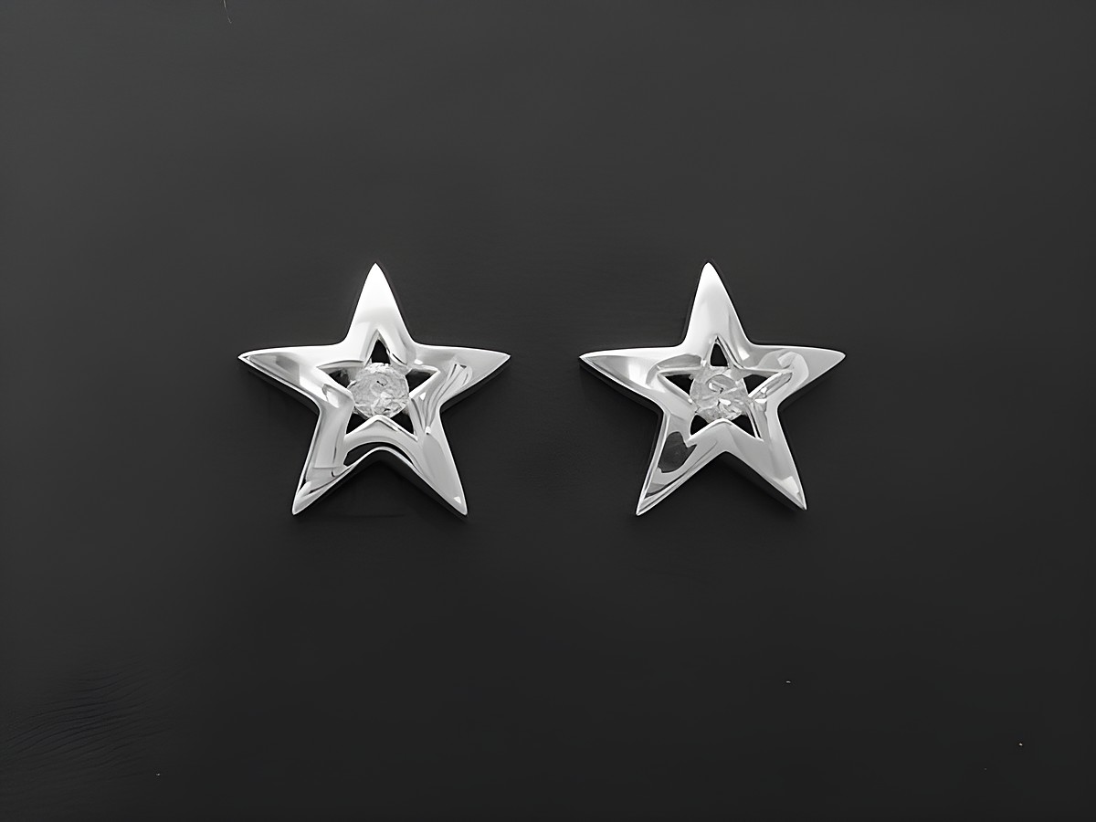 Silber Ohrringe in Sternform mit Zirkonia in weiß, hergestellt von Juwelier Harnisch, perfekt für jeden Anlass und elegant im Design.