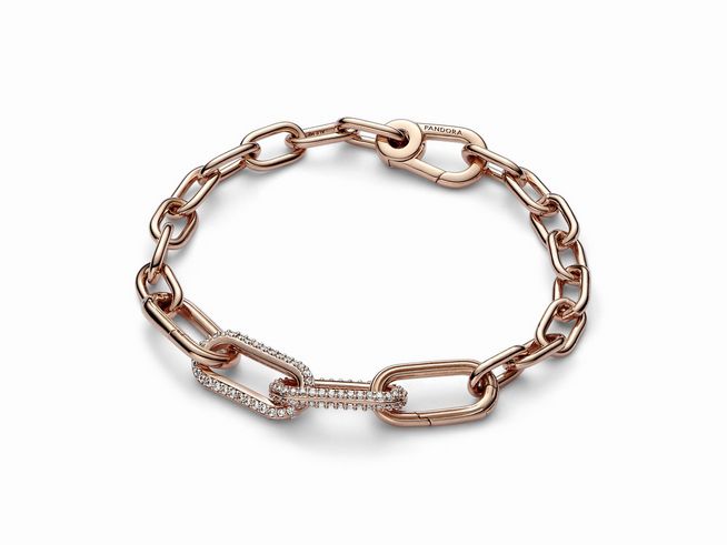 Stylisches Armband in Roségold mit doppelt gegliedertem Design und funkelnden Zirkonia-Steinen, hergestellt von Pandora, Modellnummer 789660C01.