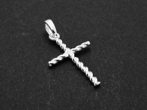 Silber Anhänger in Kreuzform mit Draht Design von Juwelier Harnisch, verziert mit feinen Mustern, ideal zum Tragen an einer Kette oder als stilvolles Geschenk.