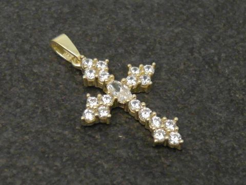 Kreuz Anhänger aus Gold 333 mit eindrucksvollen Zirkonia Steinen, Hersteller Juwelier Harnisch, glänzende Oberfläche und elegantes Design, ideal für jeden Anlass.