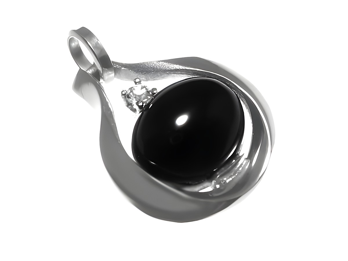Design Onyx Gold Anhänger aus Weißgold mit einem ovalen schwarzen Onyx und einem kleinen glänzenden Stein, Hersteller Juwelier Harnisch, Größe 18 mm.