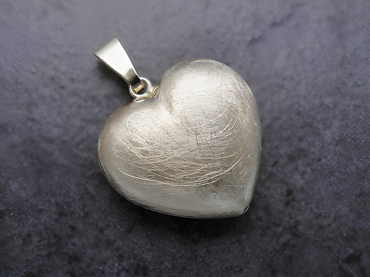 Herz Anhänger in Gold, eismattiert, 16,5 mm, plastisch, Hersteller Juwelier Harnisch, ideal als schmückendes Accessoire für jeden Anlass.