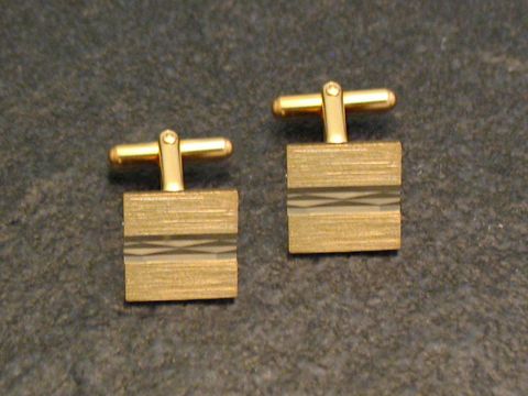 Manschettenknöpfe vergoldet in dezentem Design-Klassiker, Hersteller Juwelier Harnisch, goldfarben, ideal für elegante Anlässe und vielseitig kombinierbar.
