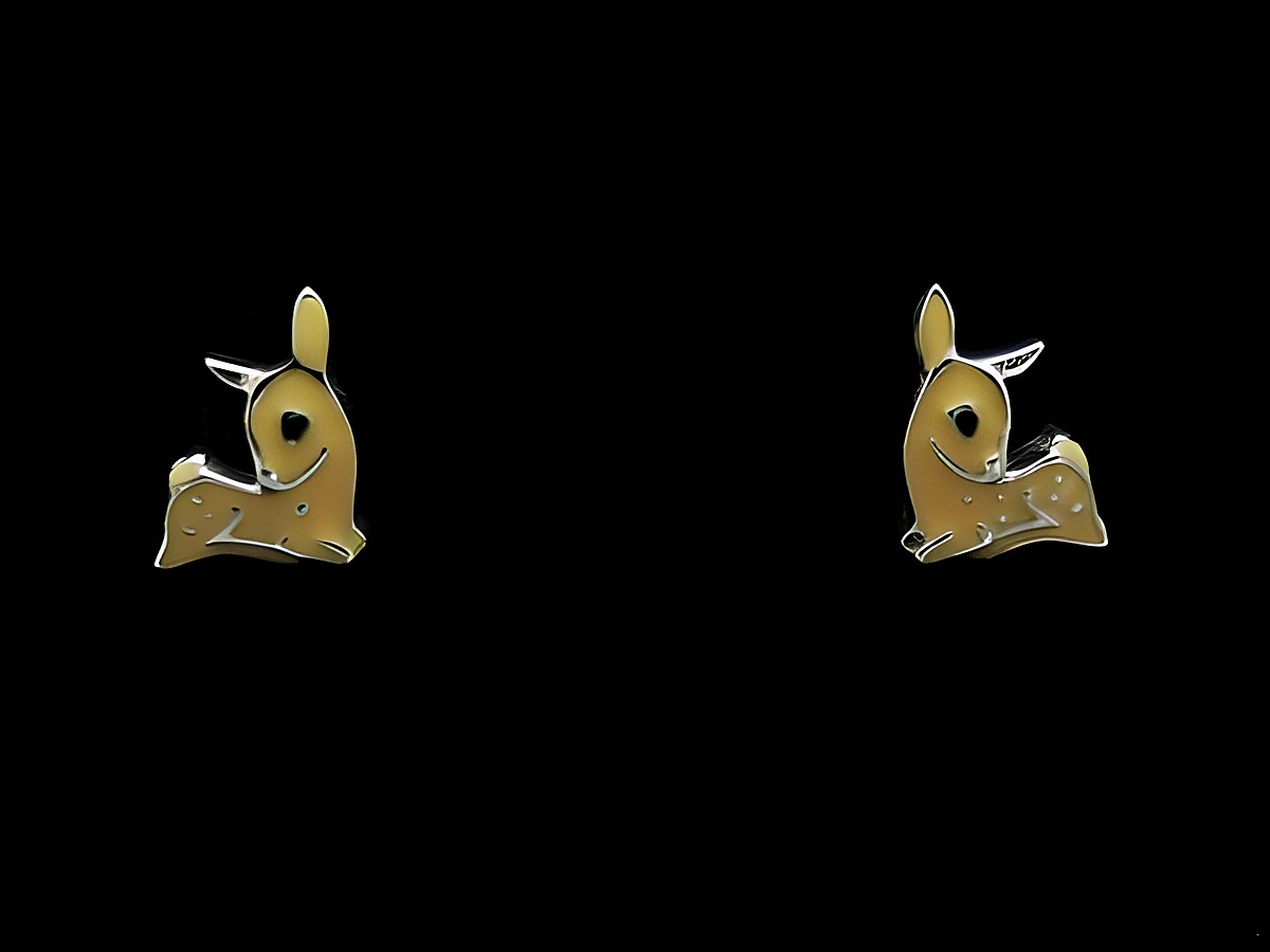 Silberne Ohrringe in Form von Rehkitz Ohrsteckern, rhodiniert, ideal für Kinder, Hersteller Juwelier Harnisch, zierlich und hübsch gestaltet.