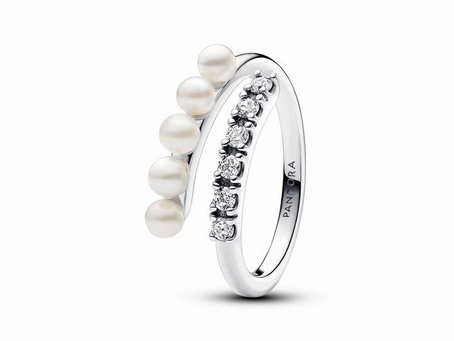 193145048-0 Zarter offener Ring aus Silber mit Zuchtperlen und Pavé-Steinen in Weiß, Größe 48, von Pandora, eleganter Stil für besondere Anlässe.