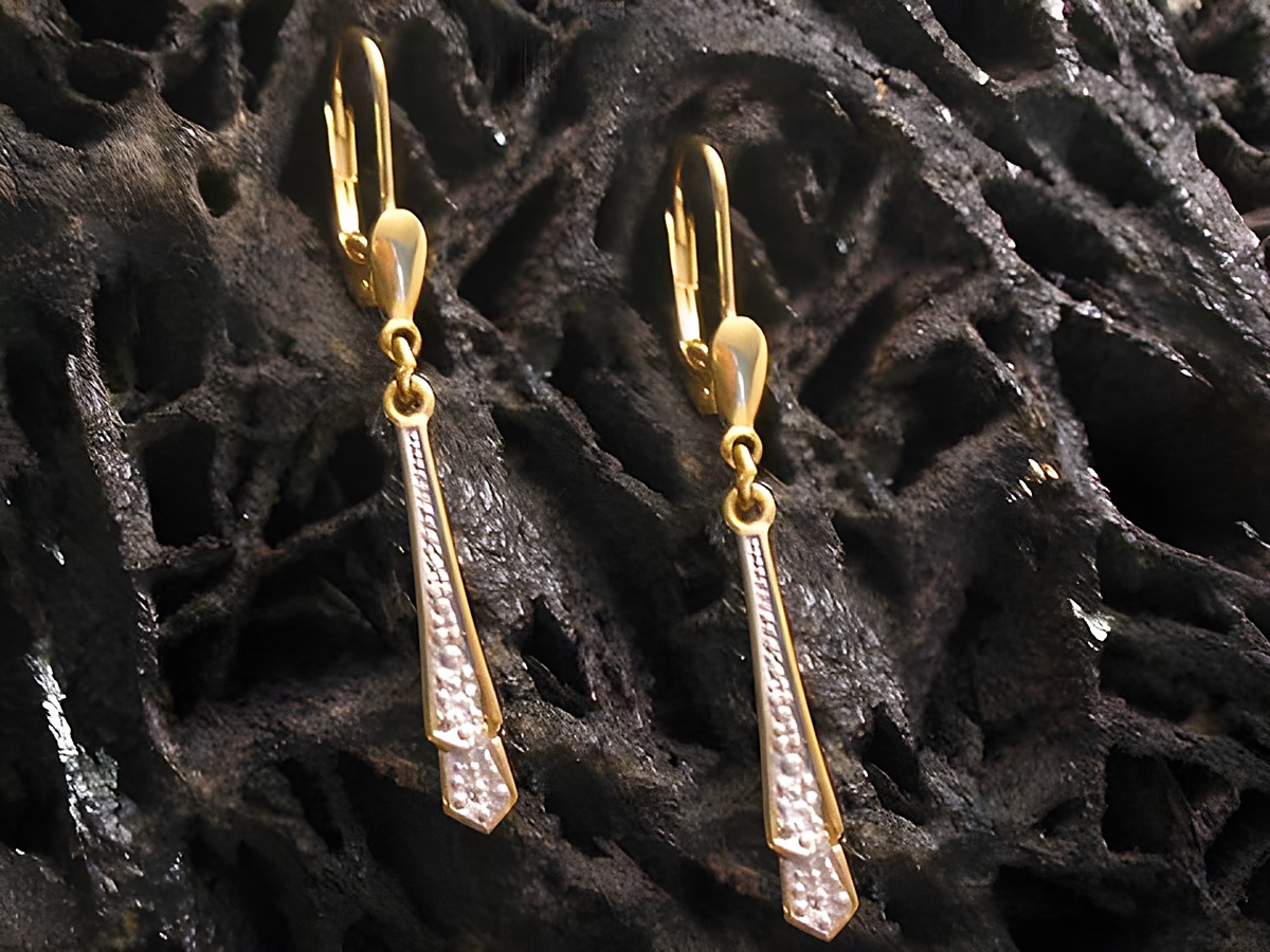 Klassische goldene Ohrhänger bicolor von Juwelier Harnisch, ohne Stein, elegant gestaltet und perfekt für jedes Outfit. Ideal für den Alltag oder besondere Anlässe.