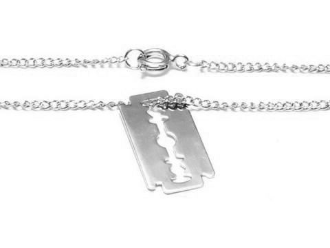 Silberne Kette mit 41 cm und einem Rasierklingen-Anhänger, hergestellt von Juwelier Harnisch, Set aus Kette und Anhänger.