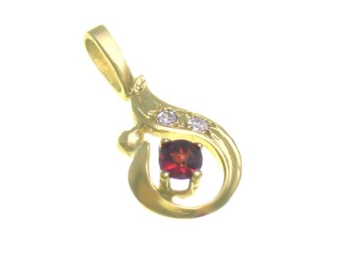 Geschwungenes Diamant Gold Anhänger in Gelbgold mit einem roten Stein sowie zwei Brillanten, hergestellt von Juwelier Harnisch. Elegantes und funkelndes Schmuckstück.