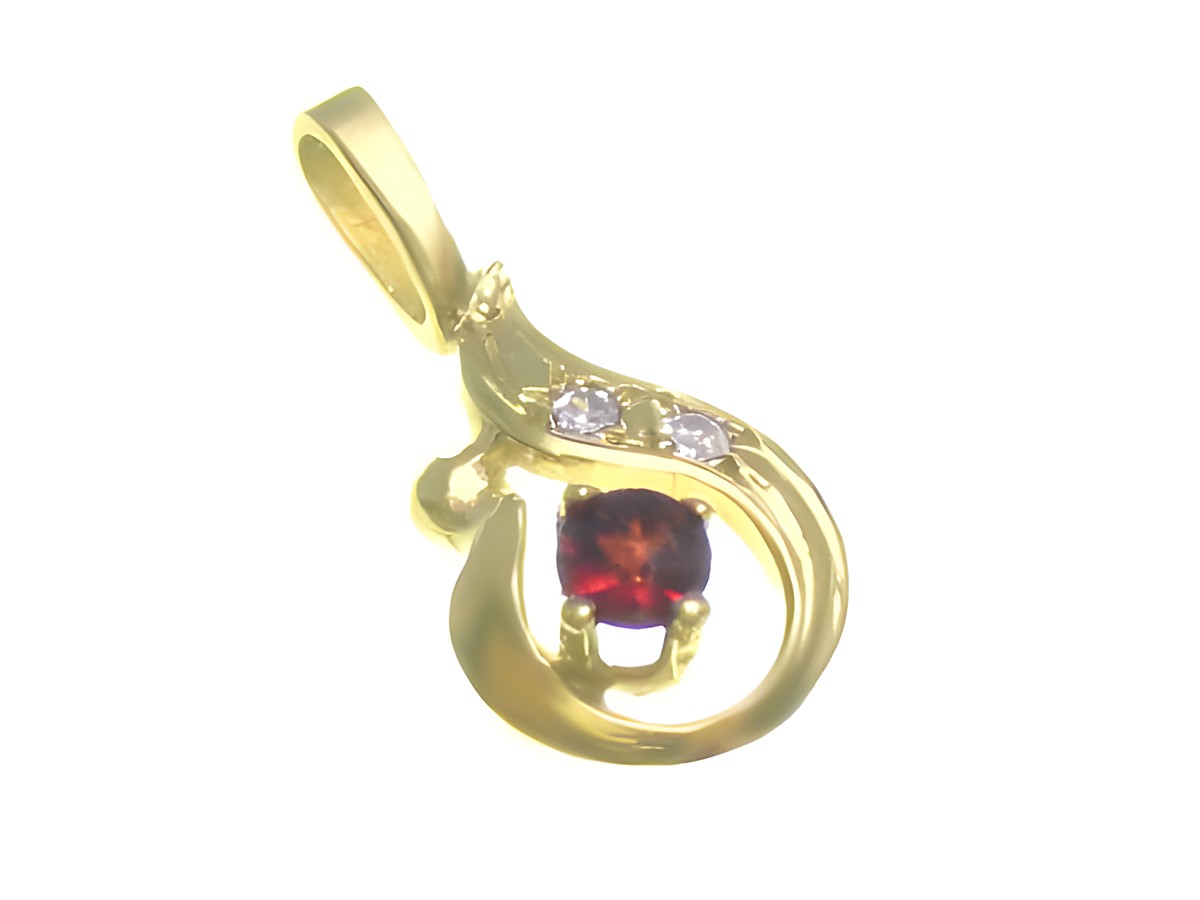 Geschwungenes Diamant Gold Anhänger in Gelbgold mit einem roten Stein sowie zwei Brillanten, hergestellt von Juwelier Harnisch. Elegantes und funkelndes Schmuckstück.