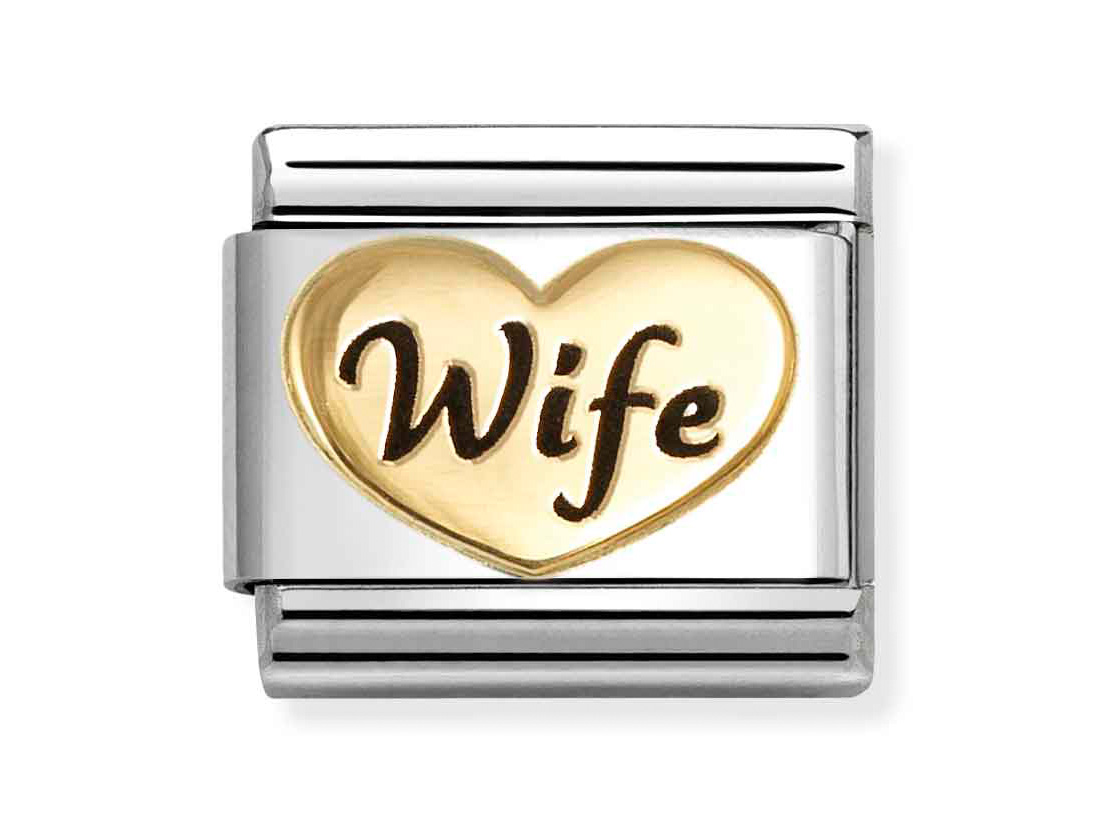 Pandora Charm in Classic Gold und Emaille mit eingraviertem Schriftzug Wife auf einem herzförmigen Anhänger, ideal als Geschenk für die Ehefrau, neu und in hochwertiger Ausführung.