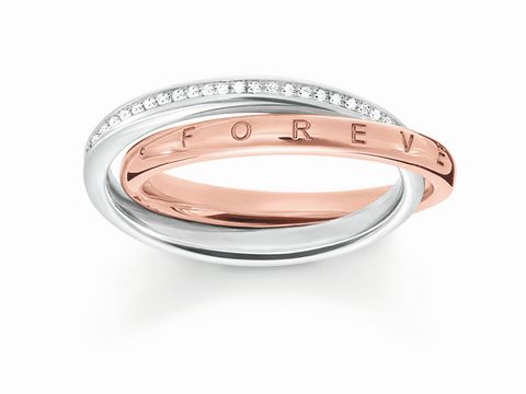 Silberner und roségoldener Ring von Thomas Sabo in Größe 52, mit eingraviertem Schriftzug Forever und funkelnden Zirkonia-Steinen auf einer der Ringe.