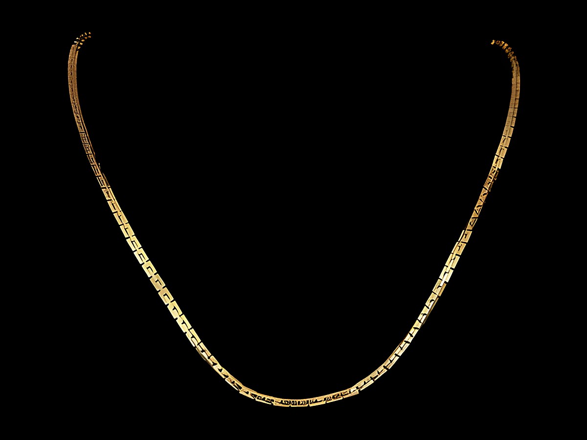 Lange Kette XXL vergoldet im Boston Kettendesign, glänzend und elegant, mit einer Breite von 2,2 mm und einer Länge von 81 cm, hergestellt von Juwelier Harnisch.