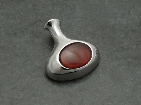 Silber Anhänger ECHT Karneol Carneol rund und elegant, Hersteller Juwelier Harnisch, zeigt einen glatten Karneolstein in einer stilvollen Silberfassung.