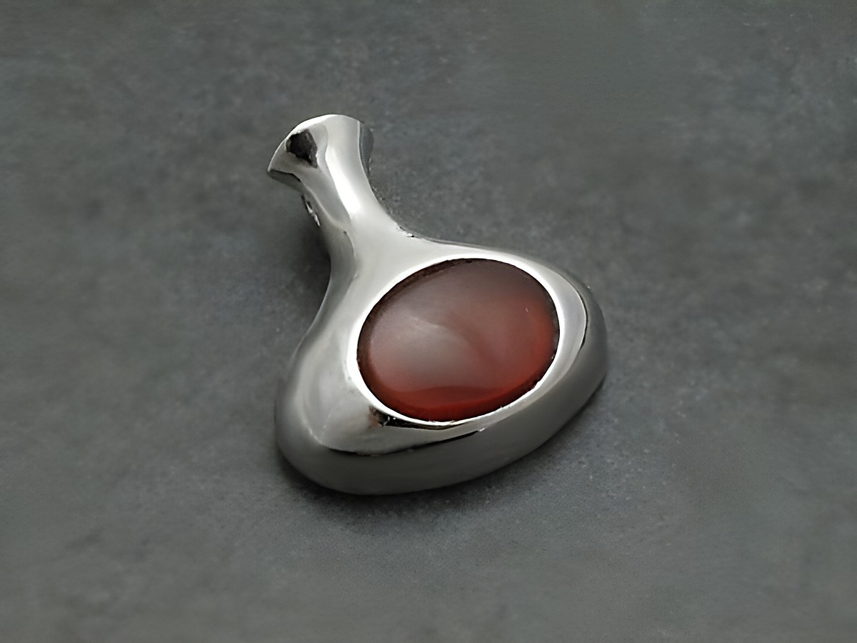 Silber Anhänger ECHT Karneol Carneol rund und elegant, Hersteller Juwelier Harnisch, zeigt einen glatten Karneolstein in einer stilvollen Silberfassung.