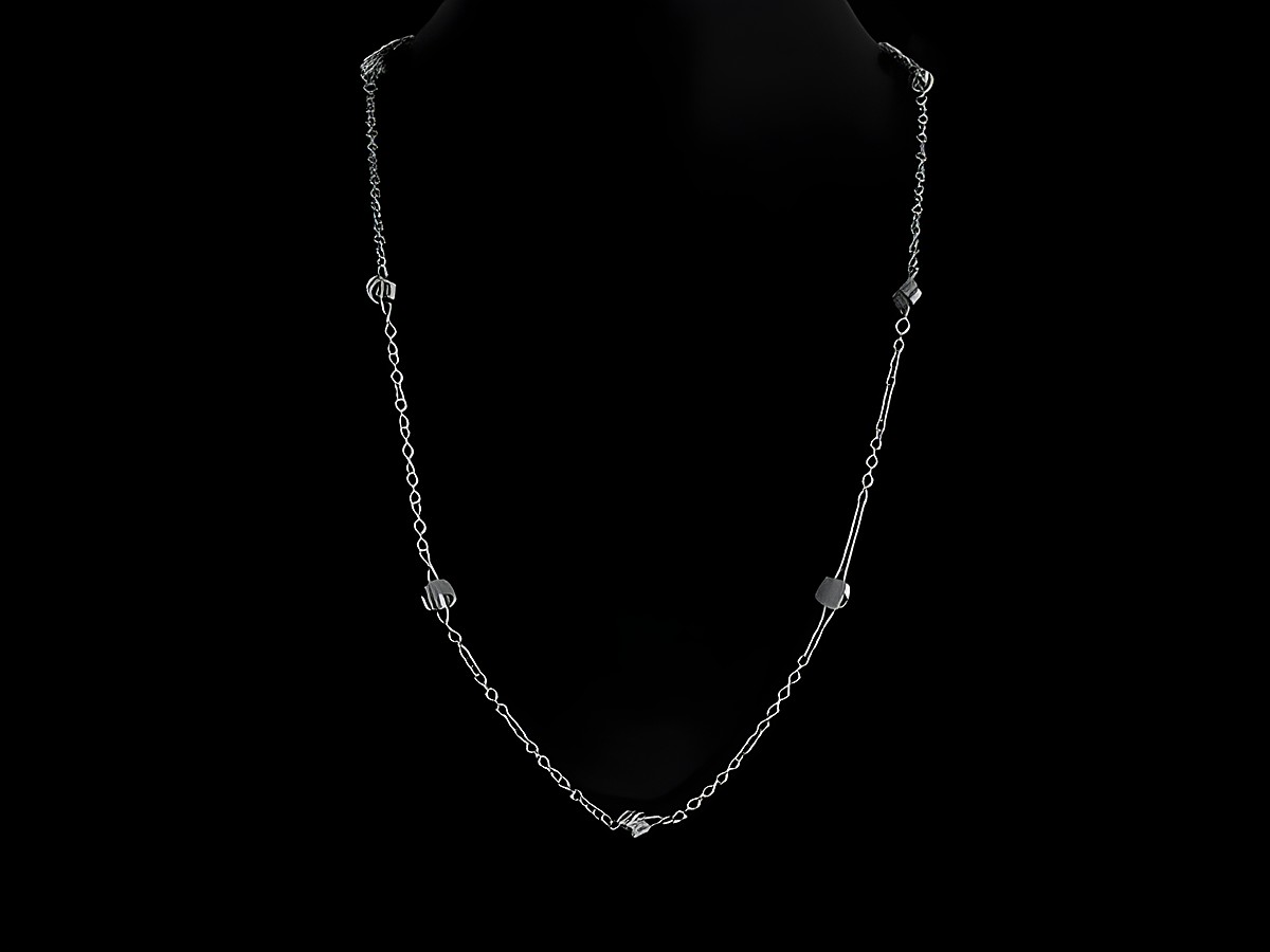 Lange Kette XXL versilbert aus Rundankern mit Knotenelementen, 84,5 cm, hergestellt von Juwelier Harnisch, in einem eleganten und zeitlosen Design. Ideal für jeden Anlass.