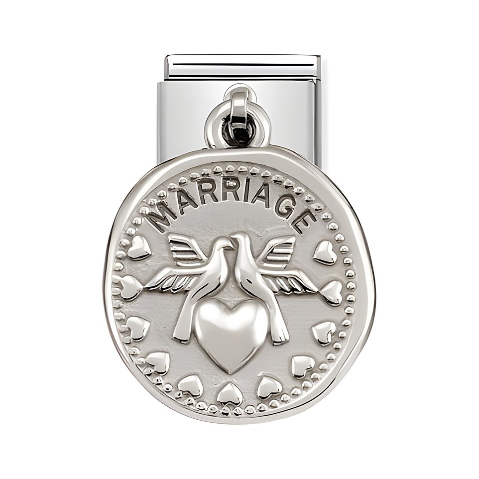 Silberner Charm mit Design von zwei Tauben und einem Herz, graviert mit dem Wort MARRIAGE, Teil der Nomination Silver Shine Wishes Kollektion, perfekt als Geschenk zur Hochzeit.