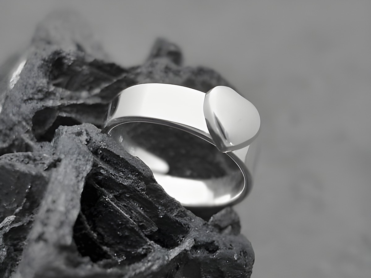 Silber Ring mit Herz, niedlich und verstellbar in der Größe 42-45, Hersteller: Juwelier Harnisch, ideal für jeden Anlass und leicht kombinierbar mit anderem Schmuck.