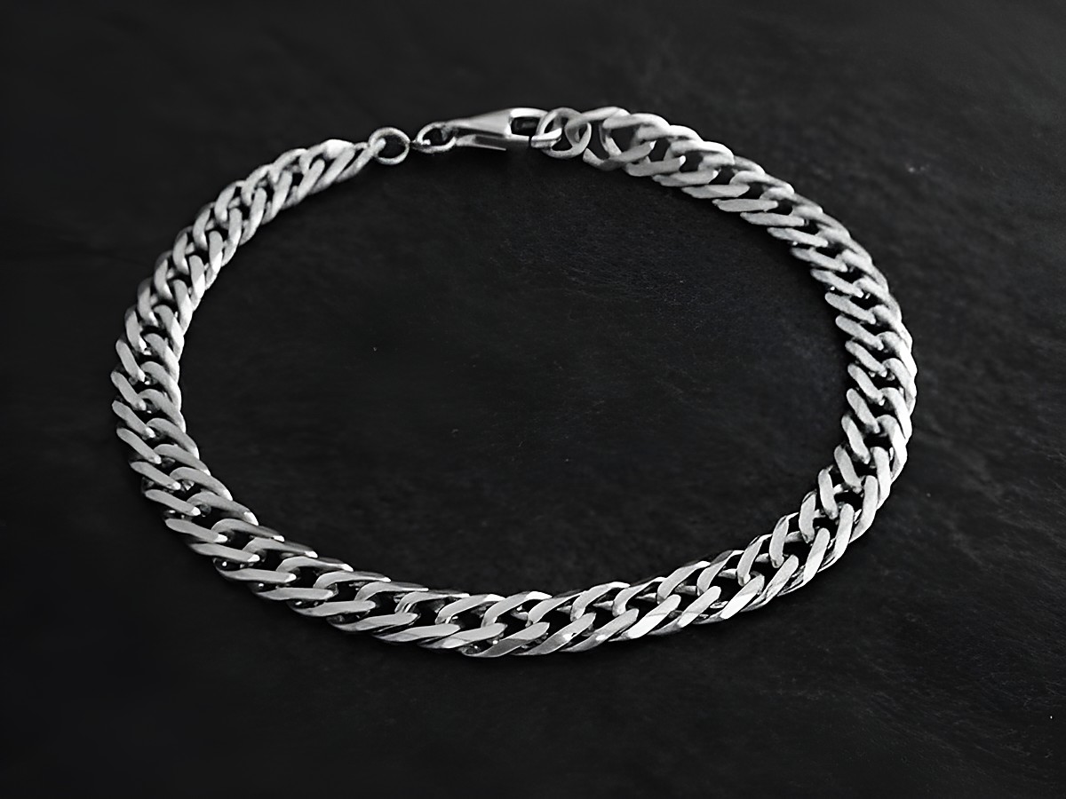 Silberarmband zeitlos 22 cm Panzer, Hersteller Juwelier Harnisch, ohne Stein. Elegantes Design und hoher Tragekomfort für jeden Anlass. Ideal als Geschenk oder für persönliche Ansprüche.