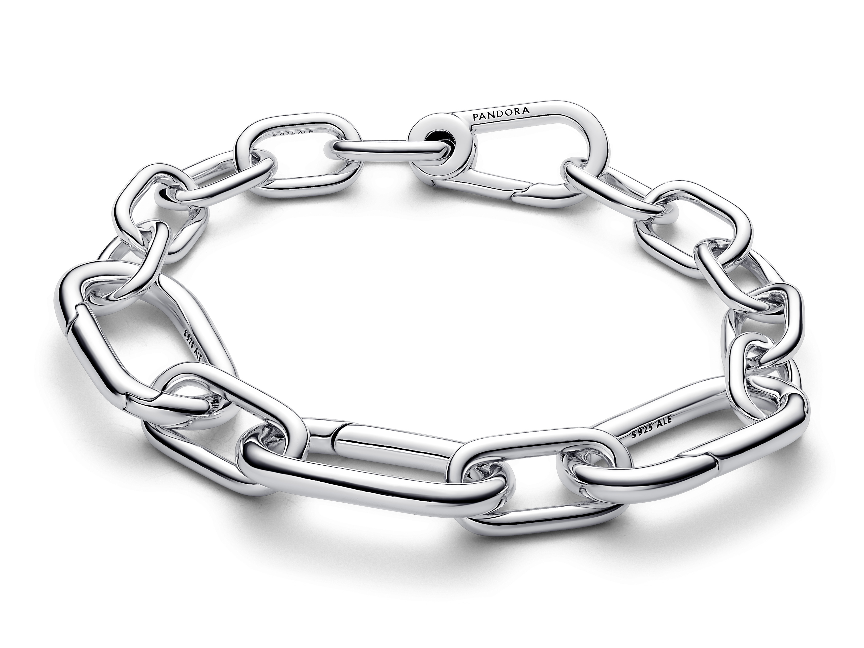 Pandora ME 593854C00-5 - Armband mit 3 gr. Gliedern - Sterling Silber - 23 cm Das Bild zeigt ein Pandora ME Armband aus Sterling Silber mit drei großen Gliedern, das in einem modernen Design gehalten ist und eine Länge von 23 cm hat.