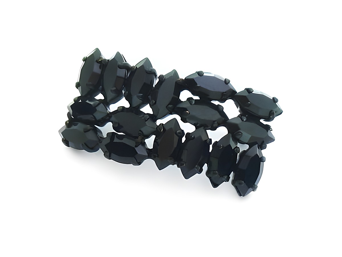 Schwarze Strass Brosche im sexy City Look mit funkelnden, eleganten schwarzen Steinen, ideal für stilvolle Akzente. Hersteller: Juwelier Harnisch, perfekt für jedes Outfit.