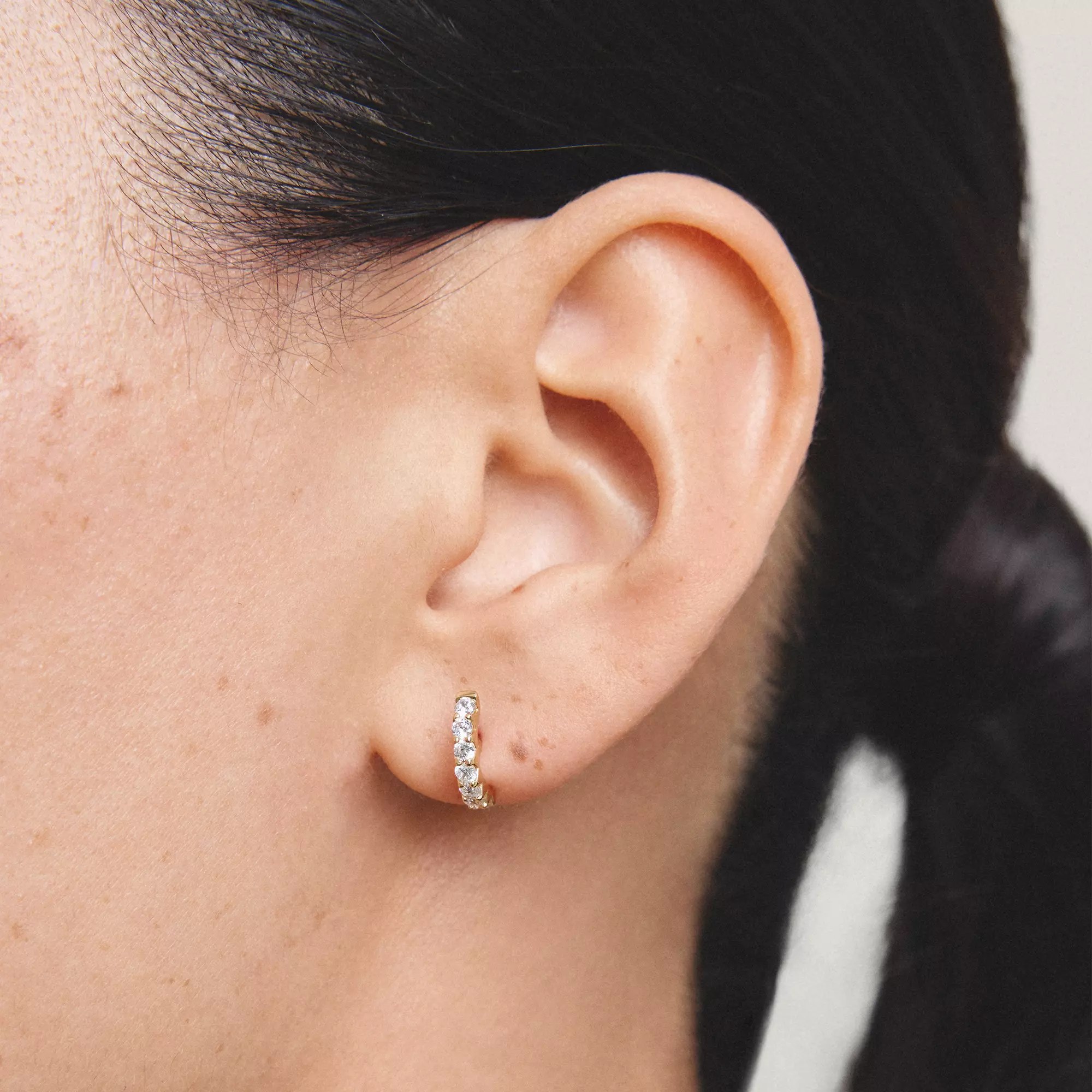 Thomas Sabo Ohrstecker mit weißem Zirkonia – vergoldet – 2,2 mm breit – Ansicht 4