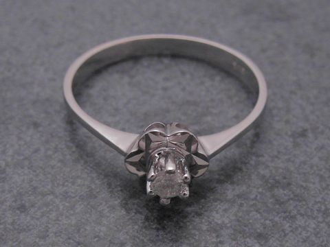 Gold Ring blumig Weißgold 585 Brillant Goldring Gr. 55, Hersteller Juwelier Harnisch bis Gr. 56/18. Elegantes Design mit funkelndem Brillant in der Mitte.