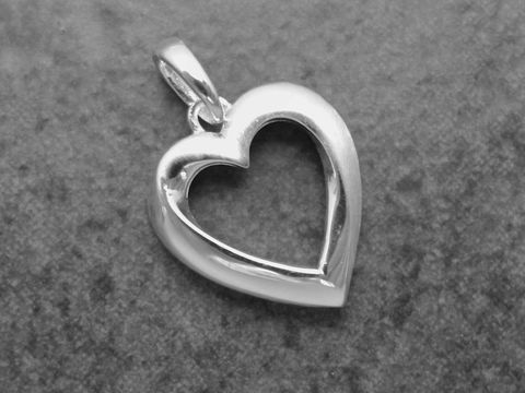 Anhänger offenes Herz aus Sterling Silber, schlicht und elegant, Hersteller Juwelier Harnisch, durchlaufend, sorgfältig gearbeitet und ideal als Schmuckstück für jeden Anlass.