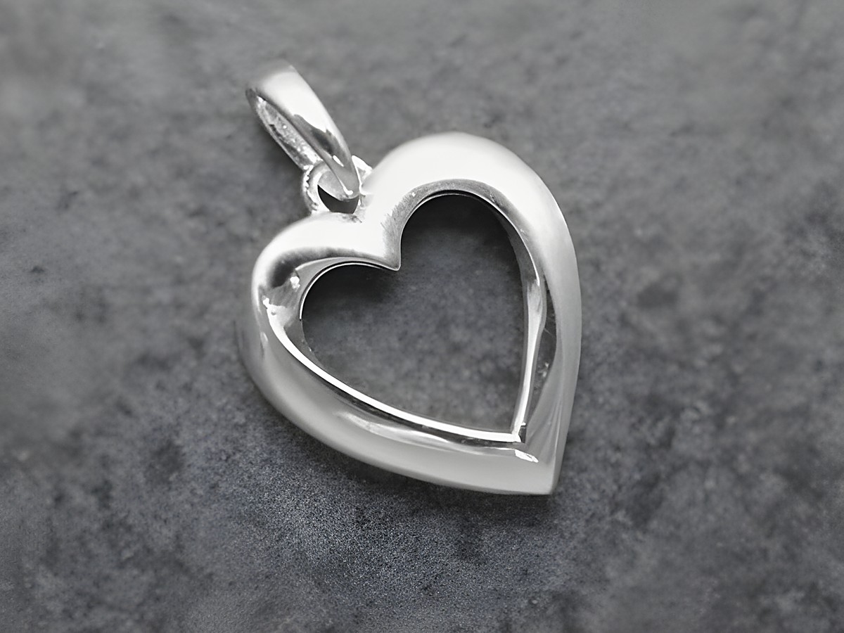 Anhänger offenes Herz aus Sterling Silber, schlicht und elegant, Hersteller Juwelier Harnisch, durchlaufend, sorgfältig gearbeitet und ideal als Schmuckstück für jeden Anlass.