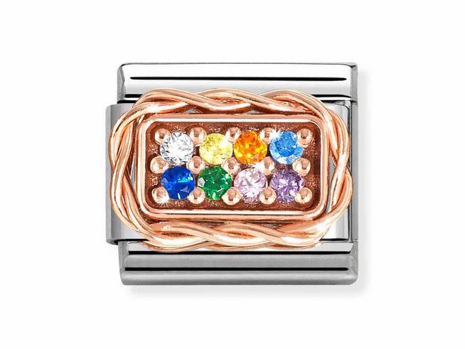 Der Anhänger aus der Kollektion Nomination 430318 zeigt eine bunte Zirkonia-Variation in Pavé-Setting, umrahmt von einem eleganten rosegoldenen und Edelstahl-Rahmen.
