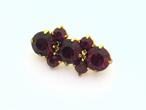 Strass Brosche oval in dunkelrot und gefasst, neu, vom Hersteller Juwelier Harnisch, ausgefallenes Design, ideal für Edelsteinliebhaber und besondere Anlässe, wunderschöner Glanz.