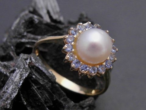 Gold Perlen Ring nostalgisch Gr. 56,5 7,2 mm Zuchtperle und synthetische Aqua umrahmt von funkelnden Steinen Hersteller Juwelier Harnisch bis Gr. 58 18,5.