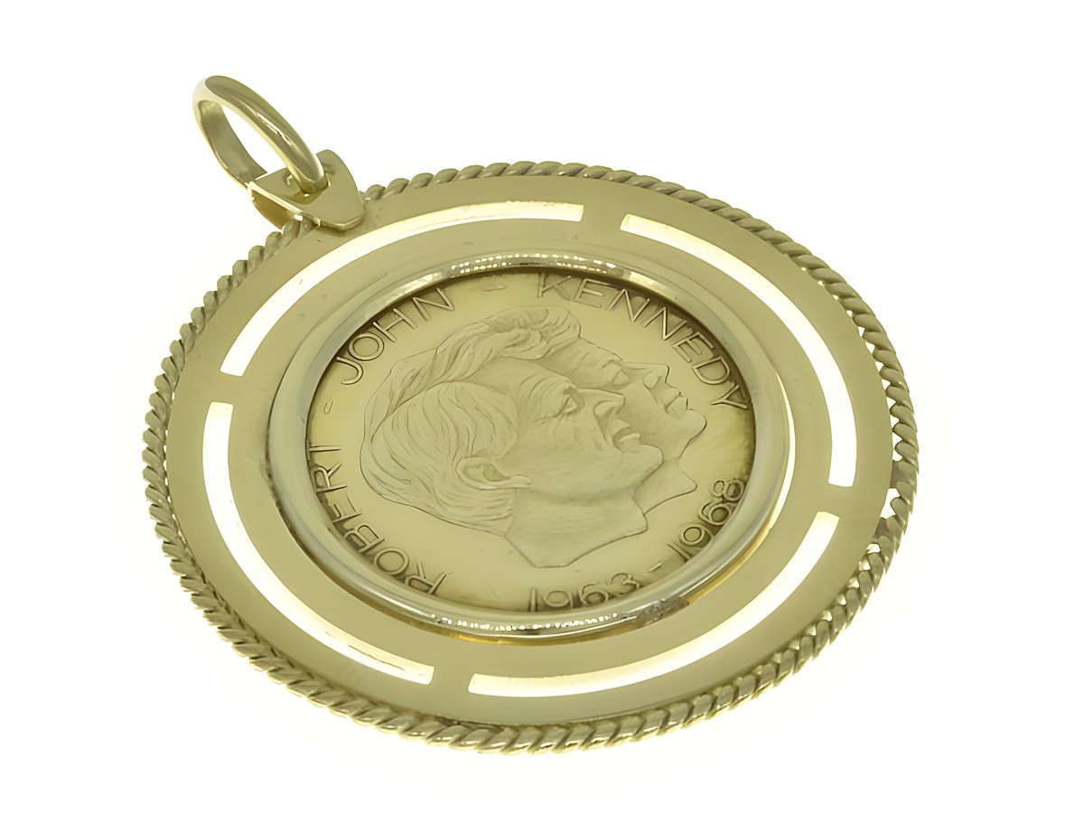 Münzfassung Anhänger aus 585 Gold mit Kordel und einem Durchmesser von 20,4 mm für Münzen, zeigt das Relief eines bekannten Portraits im Inneren. Hergestellt von Juwelier Harnisch.