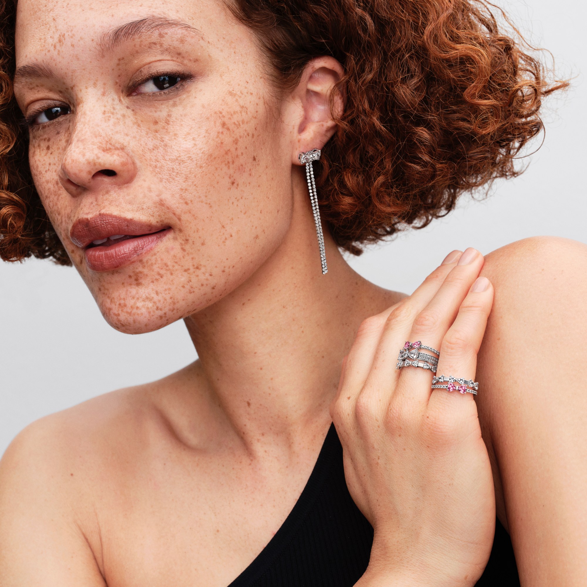 Pandora Ring aus Silber mit rosa und klarem Zirkonia in Schleifenform