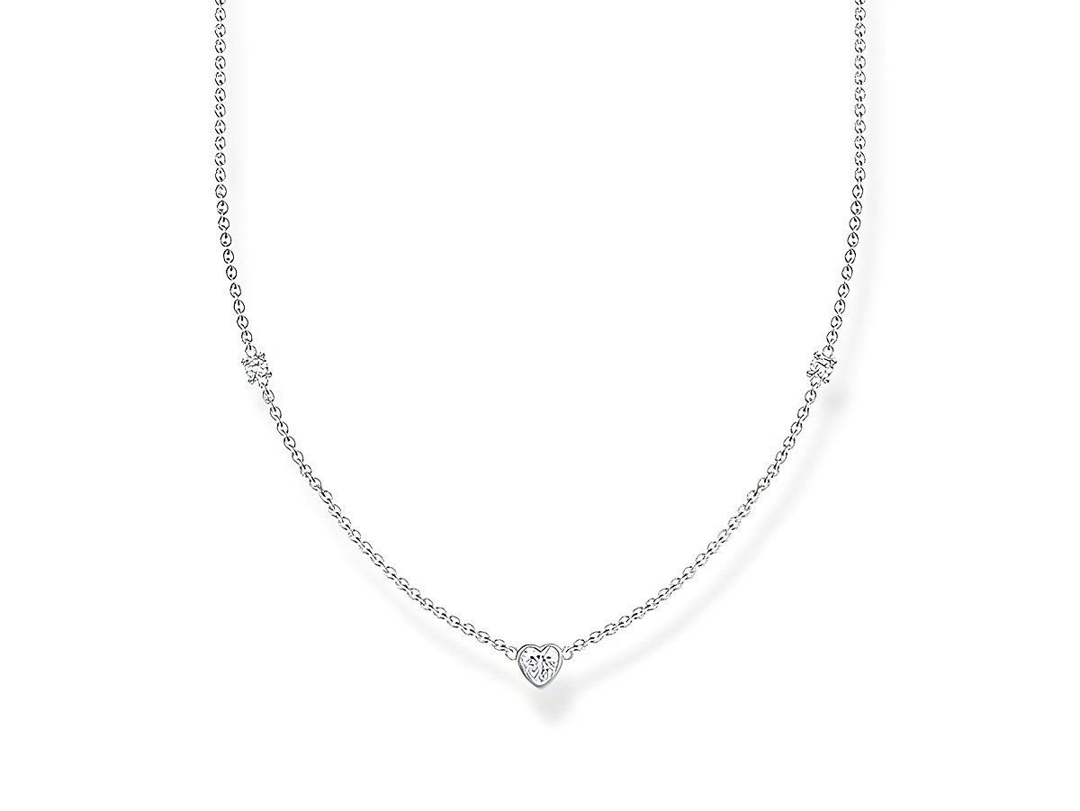 Eine elegante Thomas Sabo Kette aus Sterling Silber mit Zirkonia, 90 cm verstellbar, mit einem herzförmigen Anhänger in der Mitte und funkelnden Details.
