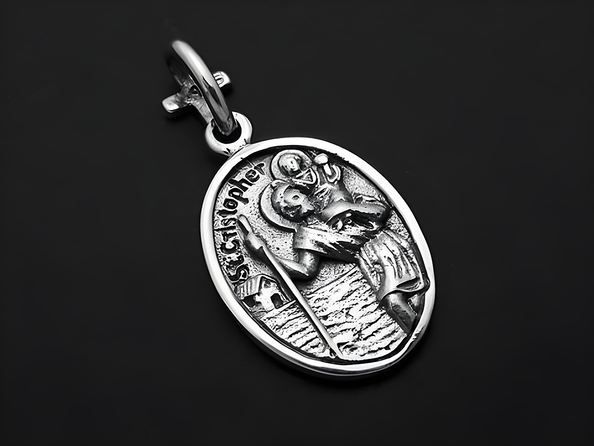 Silber Anhänger im Oval mit einer Darstellung von St. Therese und St. Christopher, Hersteller Juwelier Harnisch, dient als Glücksbringer. Ideal für persönlichen Schmuck. – Ansicht 2