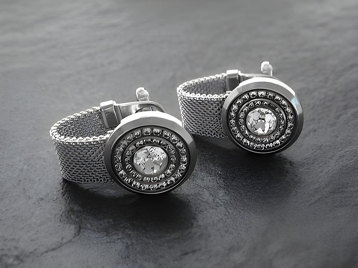 Silberfarbene Manschettenknöpfe mit Strass Steinen von Juwelier Harnisch, rhodiniert, elegant gestaltet mit einem zentralen Strass Stein und umlaufendem Strass Kranz.