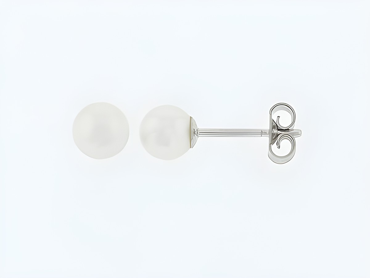 Silber Ohrringe mit 5 mm Süßwasser Zuchtperlen, elegantes Design von Juwelier Harnisch, zeitlos und stilvoll, ideal für den täglichen Gebrauch oder besondere Anlässe.