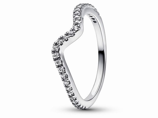 Funkelnder Wellenring von Pandora aus Silber in Größe 58, verziert mit Zirkonia. Der Ring hat eine geschwungene Form und strahlt Eleganz aus. Ideal für jeden Anlass.