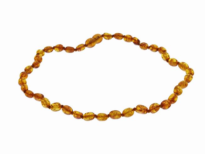 Baby Bernsteinkette in goldbraun, ovalen Formen, 34 cm lang, gefertigt von Juwelier Harnisch, ideal für Babys, stilvoll und natürlich.