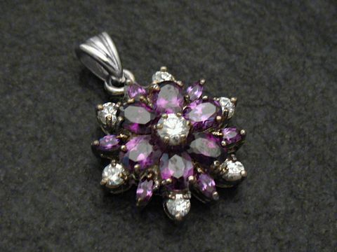 37832-0 Anhänger Stern aus Sterling Silber opulent mit Zirkonia, funkelnde lila und klare Steine, Hersteller Juwelier Harnisch, ideal für elegante Anlässe.