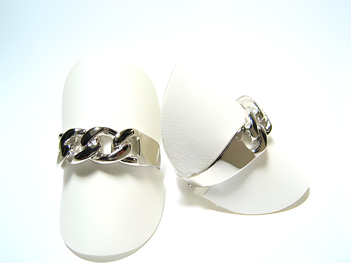 Silber Ring rhodiniert, verschlungen, Größe verstellbar, Hersteller: Juwelier Harnisch, ohne Stein, auf weißem Hintergrund präsentiert, elegantes Design in glänzender Oberfläche.