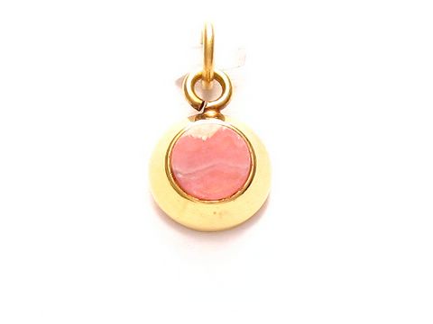 Rhodochrosit runder Anhänger mit Goldauflage von Juwelier Harnisch, elegant und zeitlos, perfekt für jeden Anlass als stilvolles Accessoire.