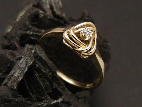44329-0 Goldring charmant aus Gold 333 mit einem Diamanten in Größe 52, Hersteller Juwelier Harnisch bis Größe 52/17.