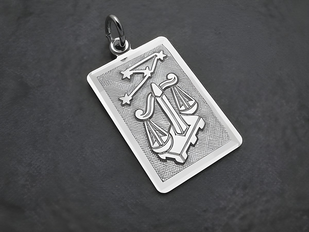 Sternzeichen Anhänger aus rhodiniertem Sterling Silber im Rechteck-Design mit dem Symbol der Waage und dekorativen Sternen. Hersteller: Juwelier Harnisch.